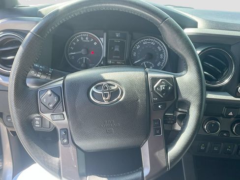 Used 2021 Toyota Tacoma TRD Off-Road w/ Technology Package AWD/4WD image 11