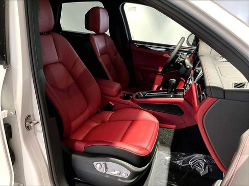 New 2026 Porsche Macan Turbo image 19