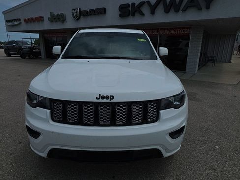 Used 2022 Jeep Grand Cherokee Laredo X RWD image 8