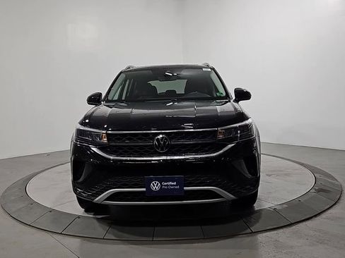 Certified 2024 Volkswagen Taos SE image 9