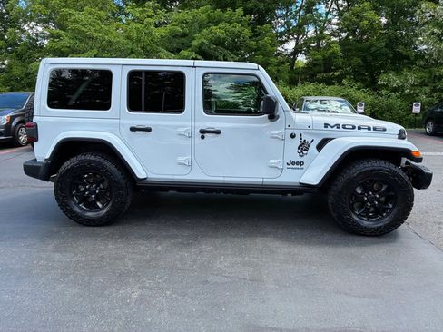 Used 2019 Jeep Wrangler Unlimited Sahara w/ Quick Order Package 24M Moab AWD/4WD image 6