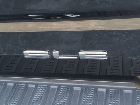 Used 2024 GMC Sierra 1500 SLE image 12