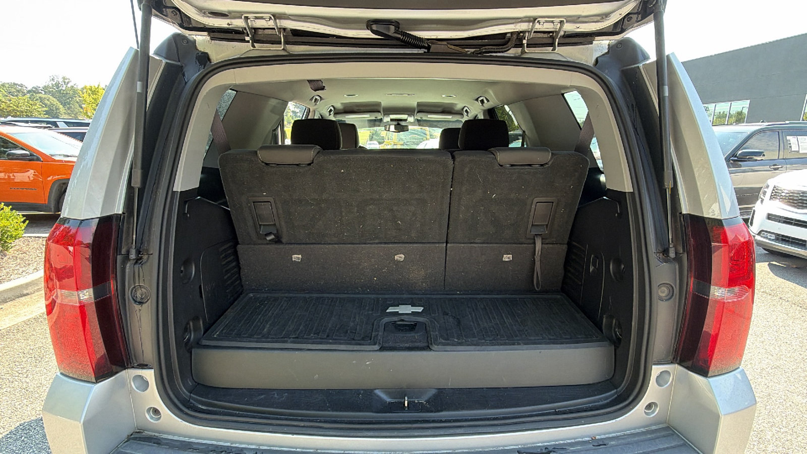Used 2017 Chevrolet Tahoe LS w/ All-Season Package RWD image 13