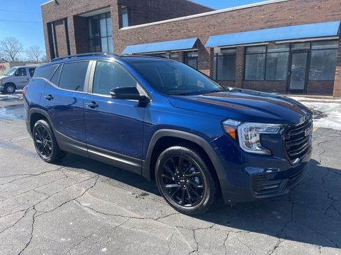 Certified 2023 GMC Terrain SLE w/ Driver Convenience Package image 1