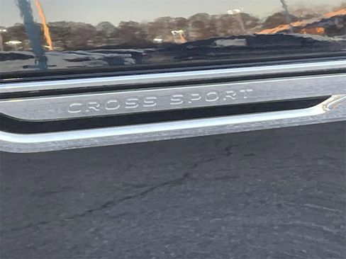 Used 2022 Volkswagen Atlas Cross Sport SE image 11