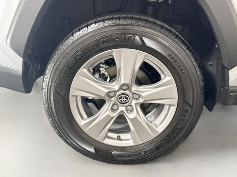 Used 2025 Toyota RAV4 LE AWD/4WD image 32