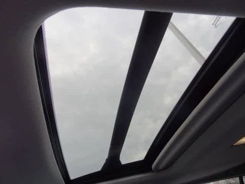 Used 2023 Toyota Corolla Cross XLE image 18