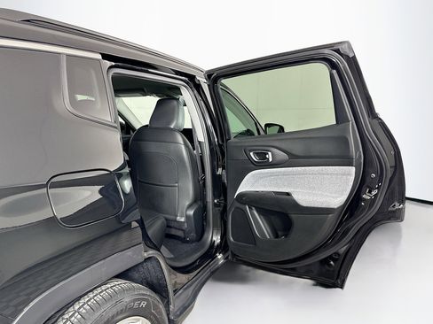 Used 2022 Jeep Compass Latitude image 29