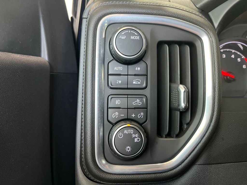 Used 2020 Chevrolet Silverado 1500 LT w/ Convenience Package AWD/4WD image 13