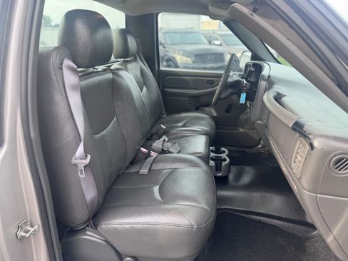 Used 2004 Chevrolet Silverado 1500 W/T image 10