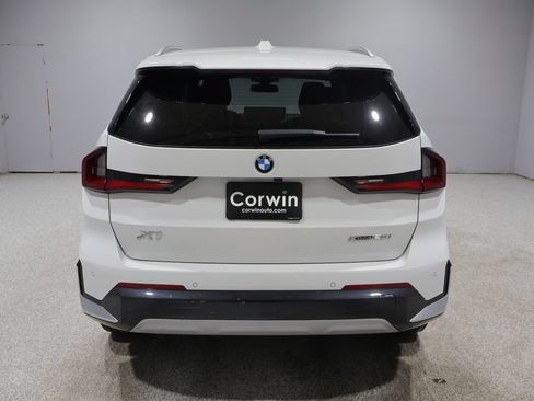 Used 2025 BMW X1 xDrive28i AWD/4WD image 3