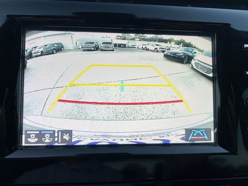 Used 2018 Toyota Camry LE image 23