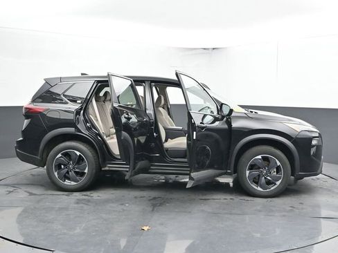 Used 2025 Nissan Rogue SV FWD image 39