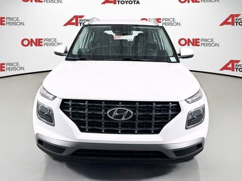 Used 2025 Hyundai Venue SEL FWD image 2