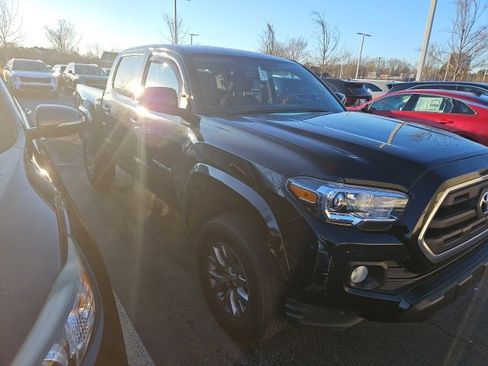 Used 2017 Toyota Tacoma SR5 image 3