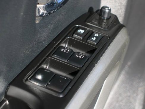 Used 2023 Nissan Titan SV w/ SV Convenience Package image 15