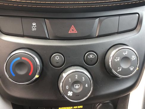 Used 2021 Chevrolet Trax LT FWD image 18