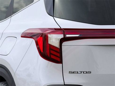 Certified 2025 Kia Seltos X-Line AWD/4WD image 11