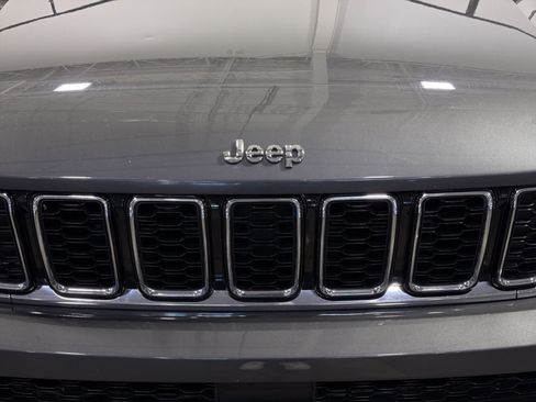 Used 2021 Jeep Grand Cherokee L Limited AWD/4WD image 12