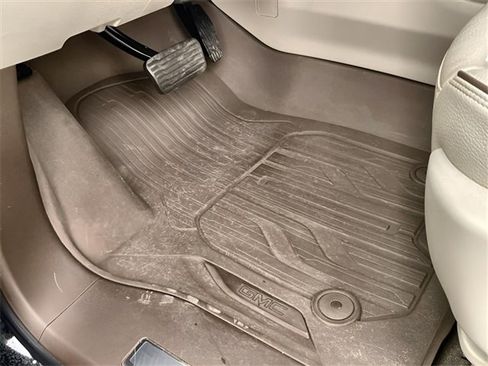 Used 2021 GMC Yukon Denali w/ Denali Premium Package image 38