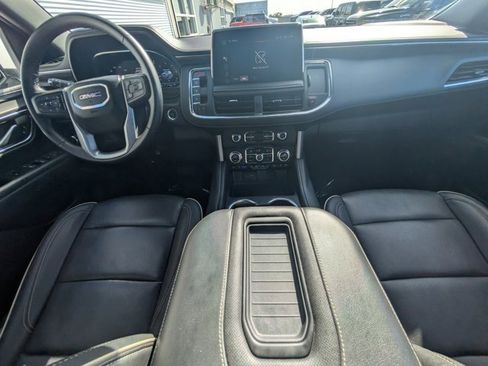 Used 2024 GMC Yukon SLT image 12