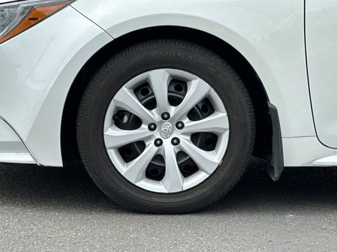 Used 2025 Toyota Corolla LE image 21