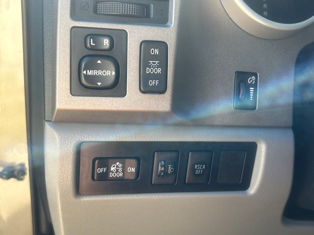 Used 2013 Toyota Tundra 4x4 CrewMax w/ Tow Pkg image 28