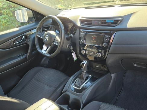 Used 2019 Nissan Rogue S image 10