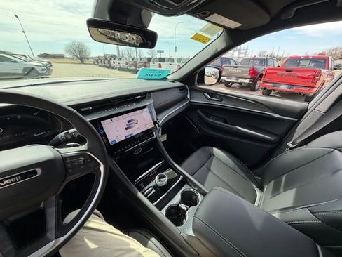 New 2026 Jeep Grand Cherokee Limited image 17