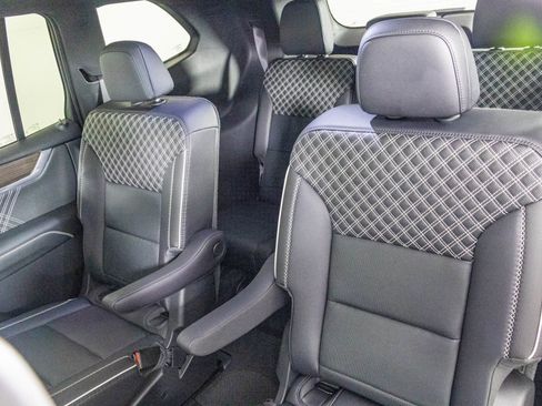 Used 2024 GMC Acadia Denali image 29