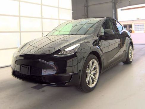 Used 2021 Tesla Model Y Long Range AWD/4WD image 3