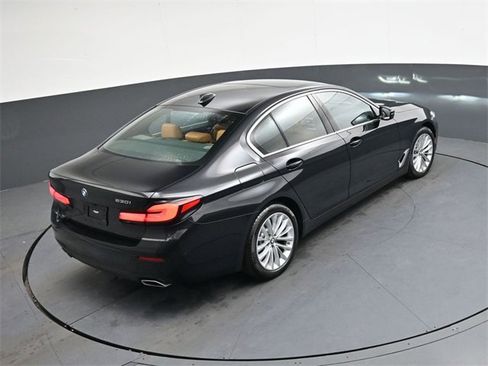 Used 2022 BMW 530i w/ Premium Package image 19