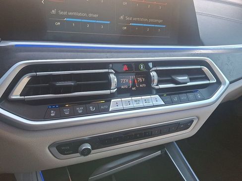 Used 2022 BMW X5 M50i w/ Premium Package image 16