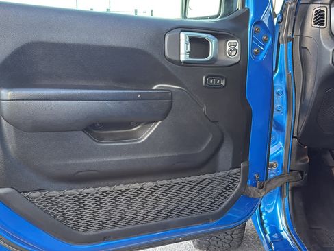 Used 2021 Jeep Gladiator Sport image 23