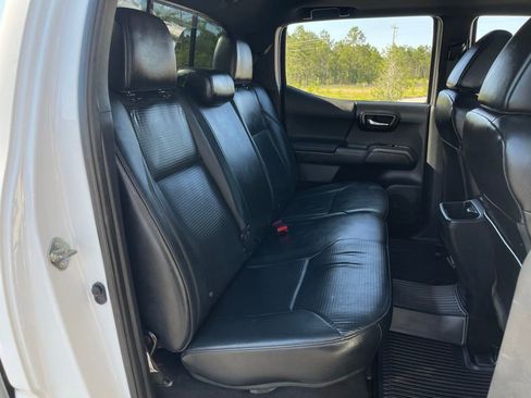 Used 2018 Toyota Tacoma TRD Sport AWD/4WD image 43