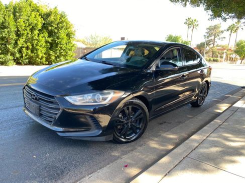 Used 2017 Hyundai Elantra SE image 5