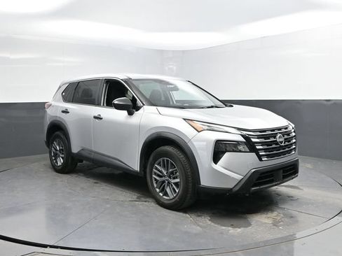 Used 2024 Nissan Rogue S FWD image 4