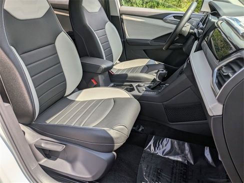 New 2025 Volkswagen Taos SEL image 24