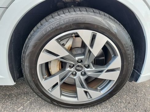 Used 2022 Audi e-tron Premium AWD/4WD image 23