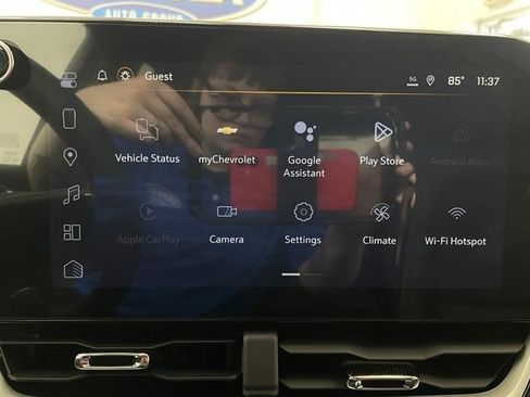 New 2026 Chevrolet Equinox LT w/ Convenience Package II AWD/4WD image 3