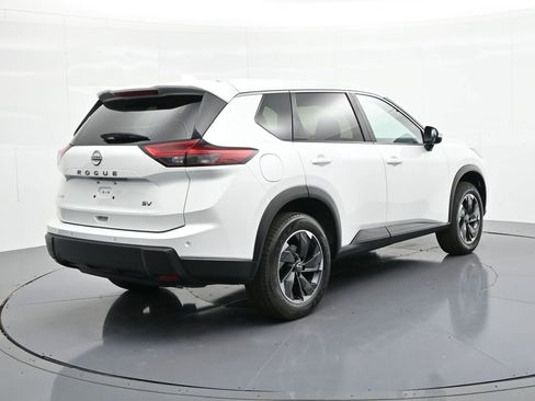 Used 2024 Nissan Rogue SV FWD image 6