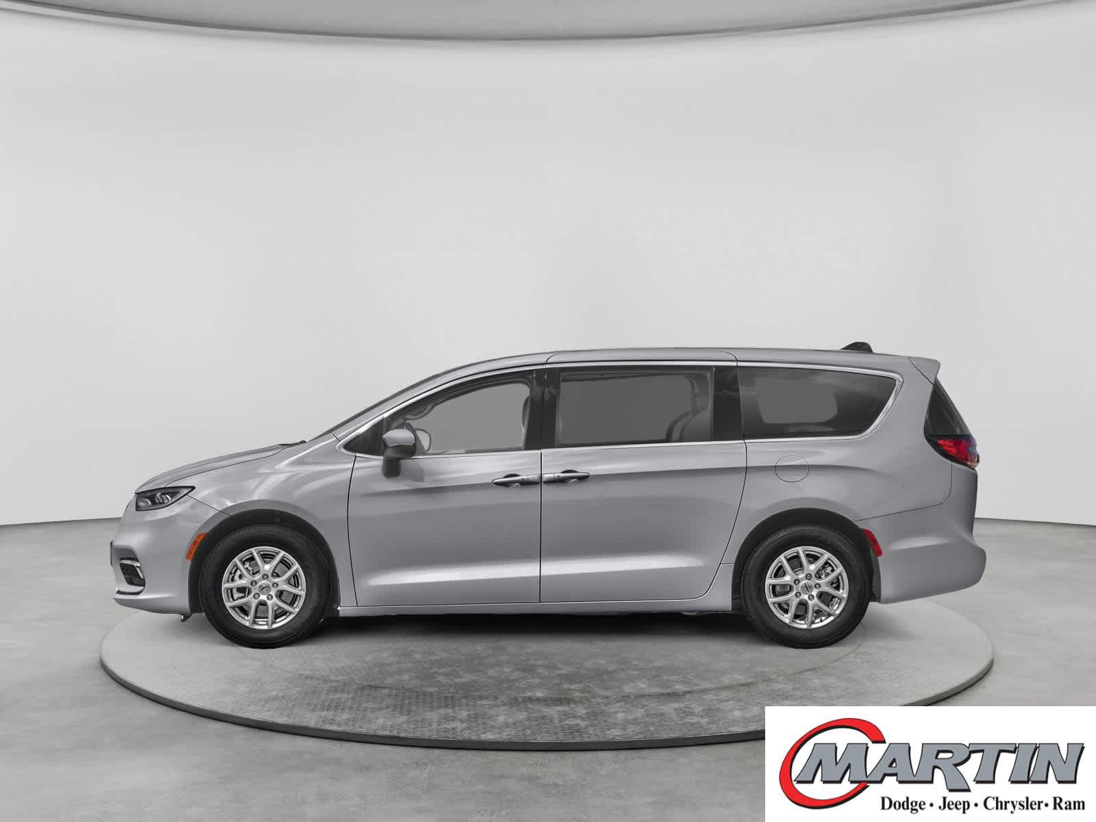 Used 2023 Chrysler Pacifica Touring-L FWD image 3