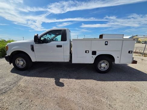 Used 2017 Ford F250 XL RWD image 5