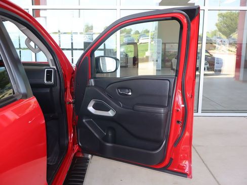 Used 2022 Nissan Frontier SV RWD image 36