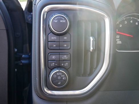 Used 2021 Chevrolet Silverado 1500 LT Trail Boss w/ Convenience Package II AWD/4WD image 18
