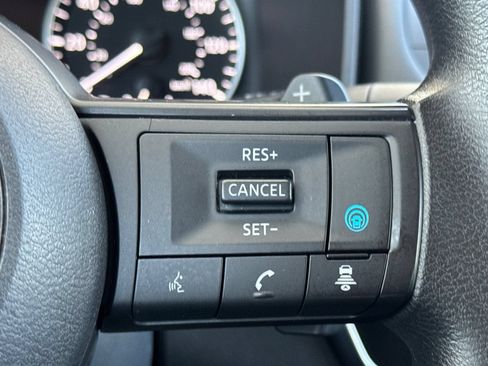 Used 2024 Nissan Rogue SV FWD image 27
