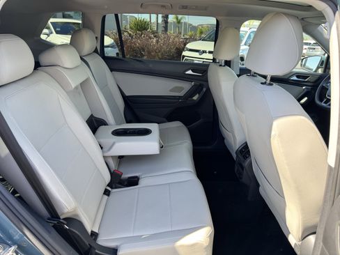 Used 2020 Volkswagen Tiguan SEL image 37