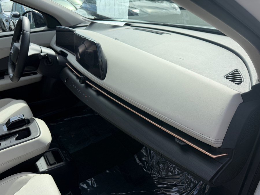 Used 2024 Nissan Ariya AWD image 34