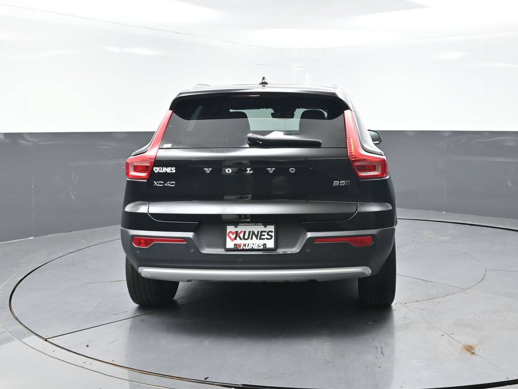 Used 2025 Volvo XC40 B5 Core AWD/4WD image 12
