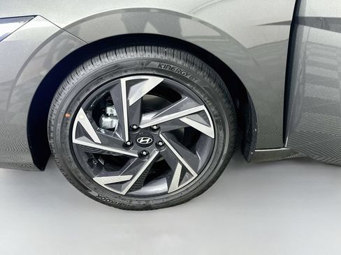New 2026 Hyundai Elantra Limited FWD image 22